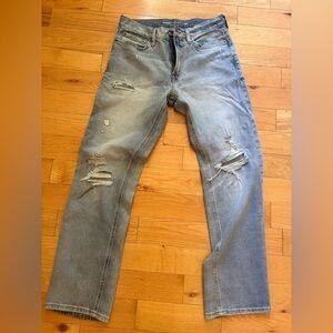 Old Navy women’s straight leg Jeans in Light Blue- 30